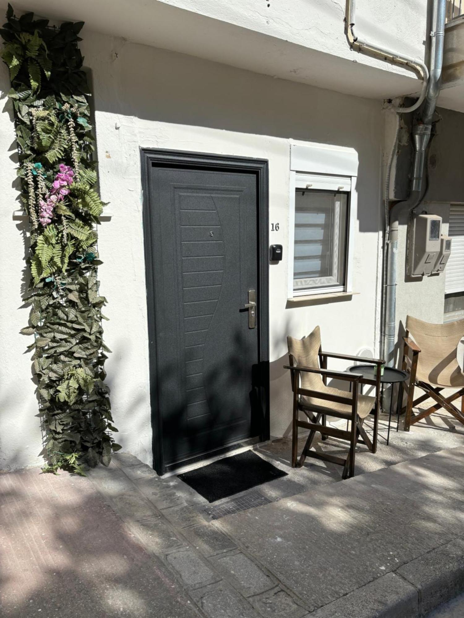 St.barbara Apartment *