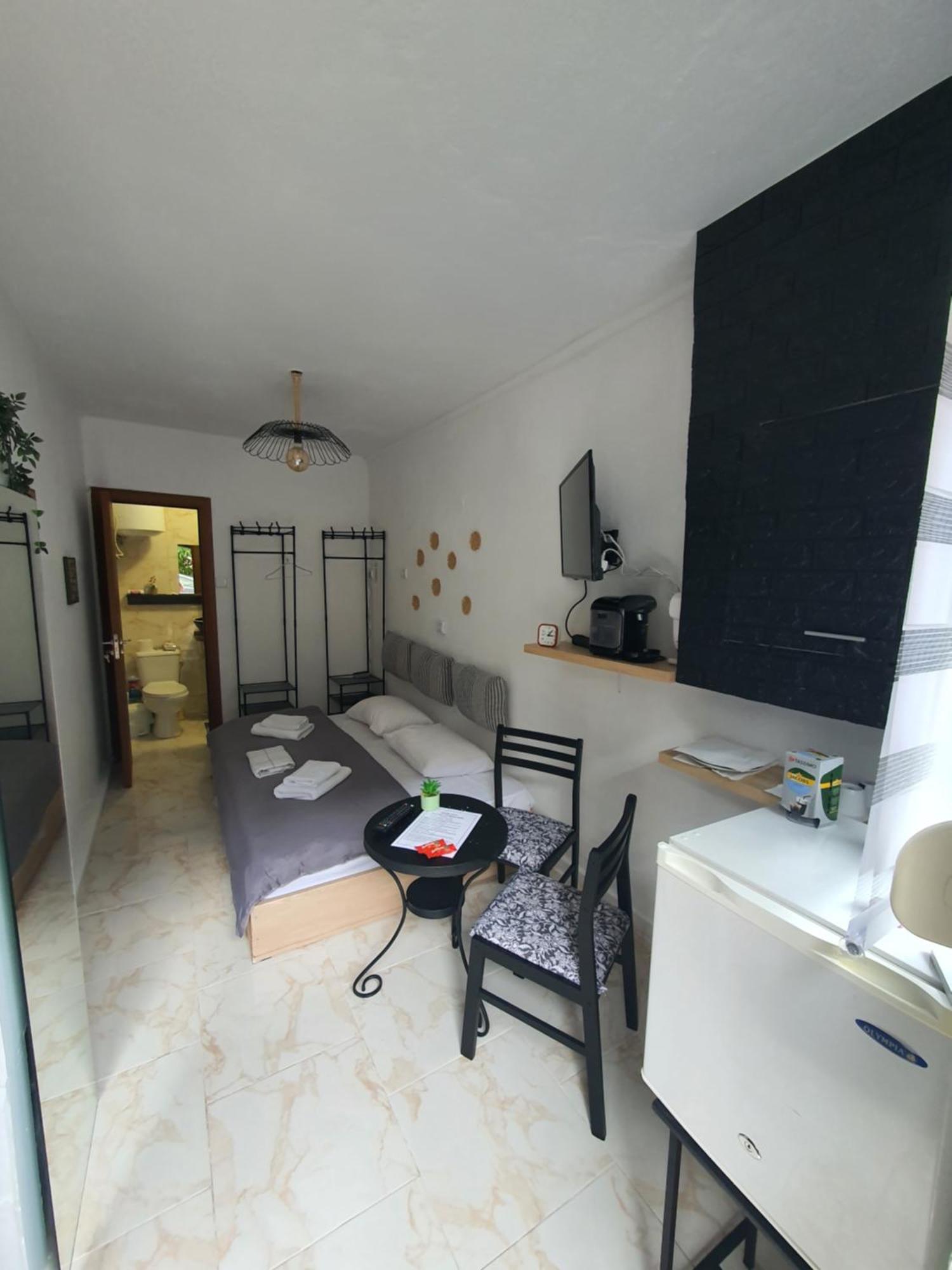 St.barbara Apartment *